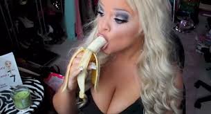blonde eating banana-stero